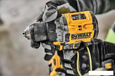 Дрель-шуруповерт DeWalt DCD800H2T (с 2-мя АКБ 5 Ач, кейс)
