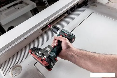 Дрель-шуруповерт Metabo BS 18 L BL 602326800 (без АКБ)