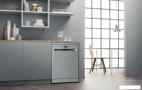 Отдельностоящая посудомоечная машина Hotpoint HFC3C26FX