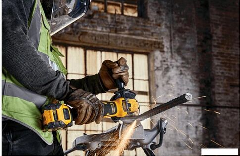 Угловая шлифмашина DeWalt DCG416VSN (без АКБ)