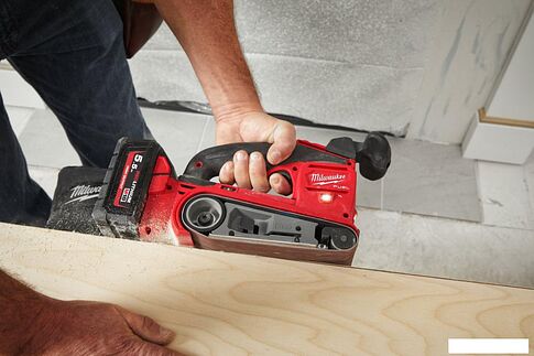 Ленточная шлифмашина Milwaukee M18 FBTS75-0 4933479614 (без АКБ)