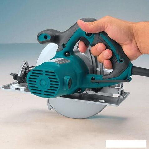 Дисковая пила Makita HS7600