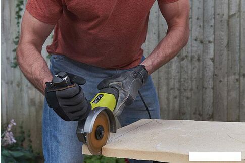 Угловая шлифмашина Ryobi RAG750-115G