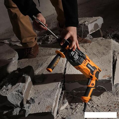 Перфоратор Deko DKH1200W (кейс)