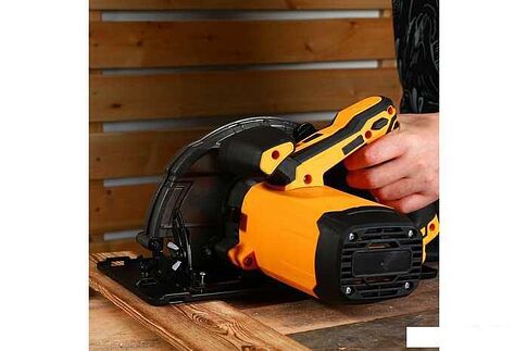 Дисковая (циркулярная) пила Deko DKCS2400-210