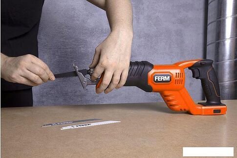 Сабельная пила Ferm RSM1022KIT (без АКБ)