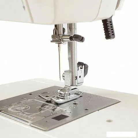 Электромеханическая швейная машина Janome Sewist 709