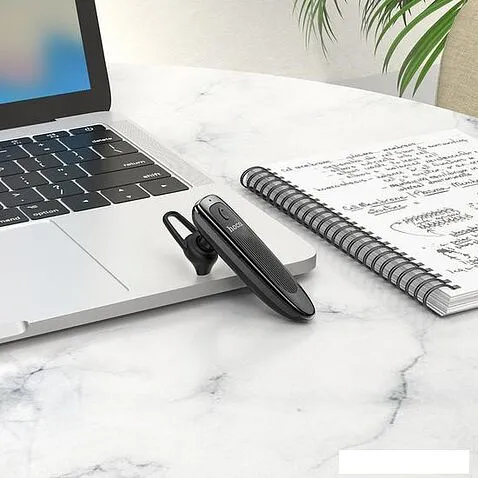 Bluetooth гарнитура Hoco E60 Brightness (черный)
