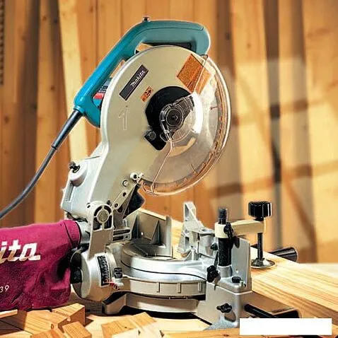 Торцовочная пила Makita LS1040N