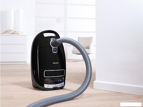 Пылесос Miele Complete C3 PowerLine SGDF3 (черный обсидиан)