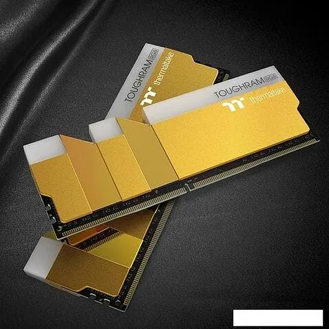 Оперативная память Thermaltake ToughRam RGB 2x8GB DDR4 PC4-28800 RG26D408GX2-3600C18A