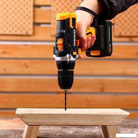 Дрель-шуруповерт Deko Sharker 16V 083-1108 (с 2-мя АКБ, кейс)