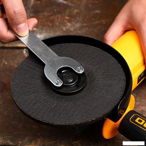 Угловая шлифмашина Deko AGDK-1250W 084-1078