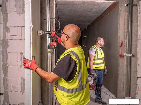 Ударная дрель-шуруповерт Milwaukee M18 BLPDRC-402C 4933492824 (с 2-мя АКБ 4 Ач, кейс)