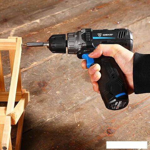 Дрель-шуруповерт Deko DKCD12V PRO 083-1003 (с 1-им АКБ, кейс)