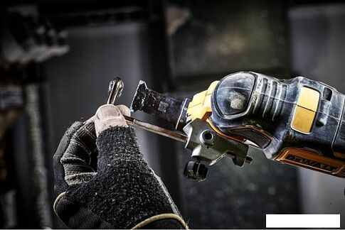 Реноватор DeWalt DCS356P2 (с 2-мя АКБ, кейс)