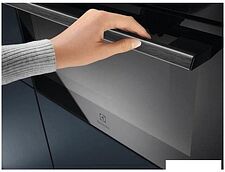 Микроволновая печь Electrolux EVM8E08Z