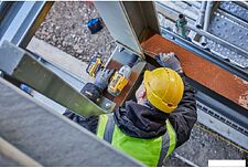 Гайковерт DeWalt DCF897P2T (с 2-мя АКБ, кейс)