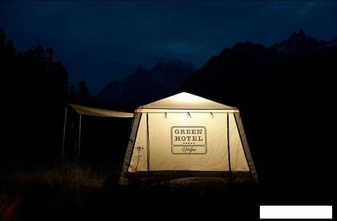 Тент-шатер Camping World Green Hotel Volga 138199 (зеленый/бежевый)