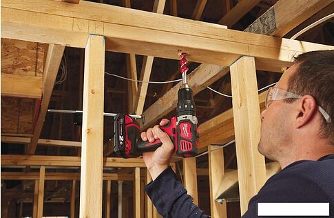 Дрель-шуруповерт Milwaukee M18 BPD-202C [4933443515]