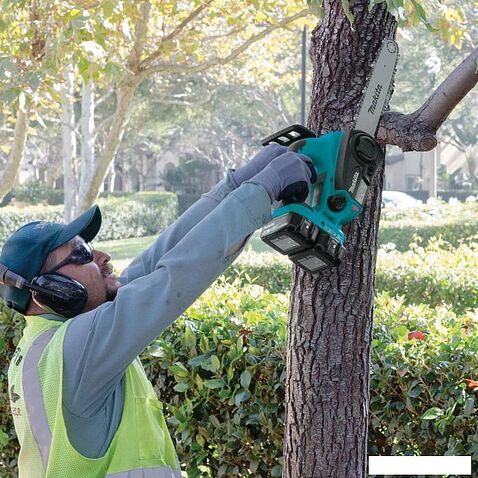Аккумуляторная пила Makita DUC302ZA3 (с 2-мя АКБ)