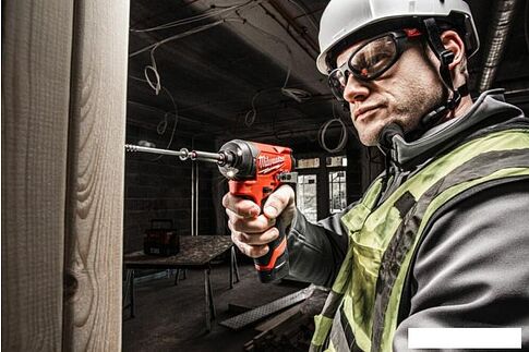 Винтоверт Milwaukee M12 FUEL M12FID2-202X 4933479877 (с 2-мя АКБ, кейс)