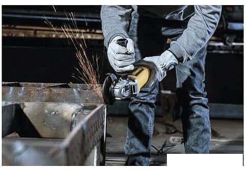 Угловая шлифмашина DeWalt DWE4117-QS