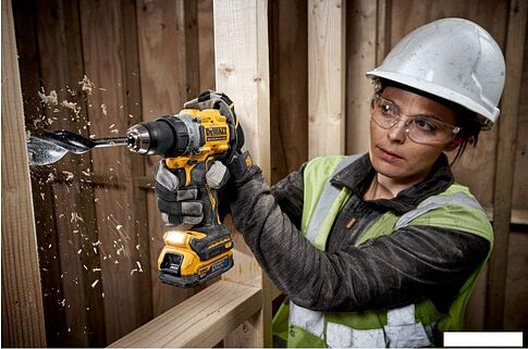 Дрель-шуруповерт DeWalt DCD800N (без АКБ)