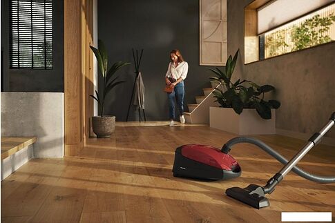 Пылесос Miele Classic C1 SBAF5 (красный)