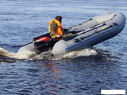 Моторно-гребная лодка Адмирал АМ-380 (серый/черный)