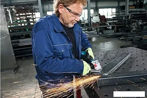 Угловая шлифмашина Bosch GWS 18V-10 Professional 06019J4003 (без АКБ, кейс)