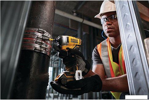 Винтоверт DeWalt DCF809D2T (с 2-мя АКБ, кейс)