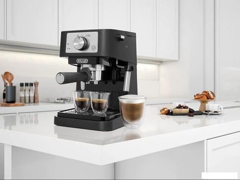 Рожковая помповая кофеварка DeLonghi Stilosa EC260.BK
