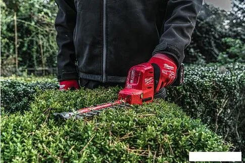 Кусторез Milwaukee M12 FUEL M12FHT20-0 4933479675 (без АКБ)