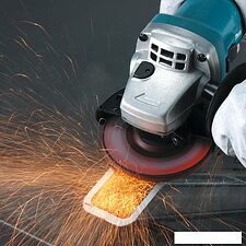 Угловая шлифмашина Makita 9558HNRG