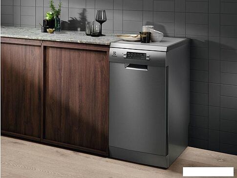 Отдельностоящая посудомоечная машина Electrolux ESS43210SX