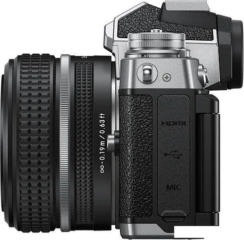 Беззеркальный фотоаппарат Nikon Z fc Body (черный/серебристый)