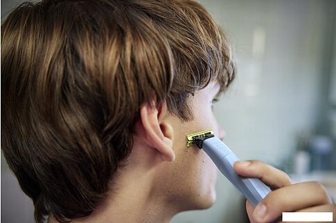 Универсальный триммер Philips OneBlade First Shave QP1324/20