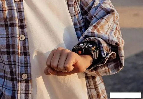 Детские умные часы Elari KidPhone 4G Wink (черный)