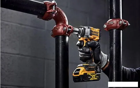 Гайковерт DeWalt DCF922N (без АКБ)