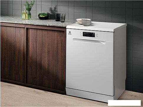 Отдельностоящая посудомоечная машина Electrolux ESA47210SW