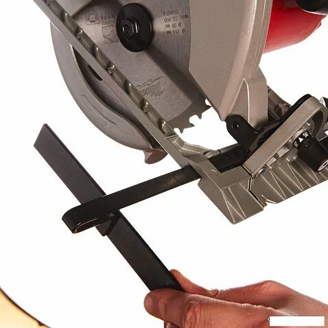 Дисковая (циркулярная) пила Milwaukee CS 60