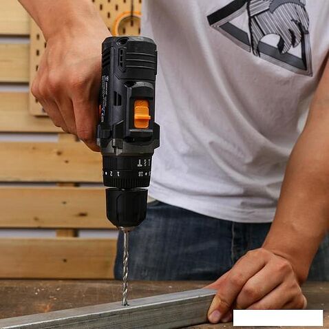 Ударная дрель-шуруповерт Deko GCD12DU3 SET4 063-4038 (с 2-мя АКБ, кейс, набор оснастки)