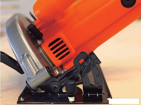 Дисковая пила Black & Decker CS1004