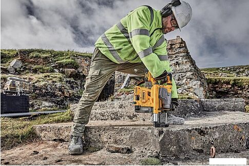 Перфоратор DeWalt DCH283P2-QW (с 2-мя АКБ, кейс)