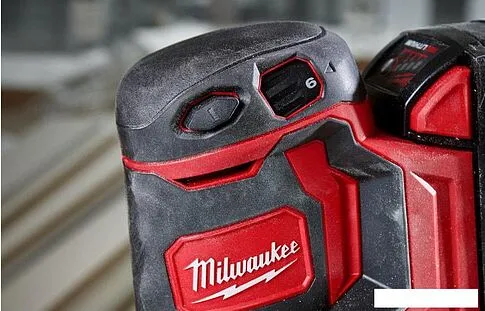 Эксцентриковая шлифмашина Milwaukee M18 BOS125-502B 4933464229 (с 2-мя АКБ, сумка)
