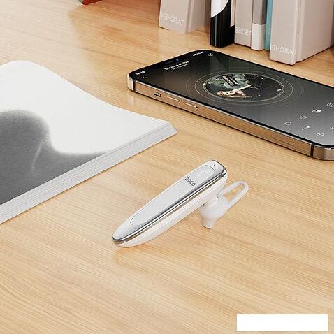 Bluetooth гарнитура Hoco E60 (белый/серебристый)