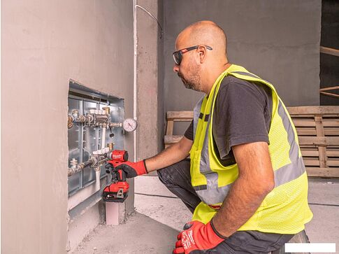 Винтоверт Milwaukee M18 BLIDRCMC-402C 4933499457 (с 2-мя АКБ, кейс)