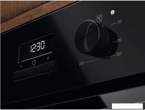 Электрический духовой шкаф Electrolux LOH3H00BK