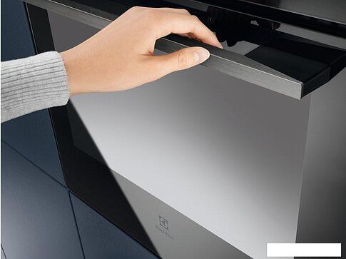 Электрический духовой шкаф Electrolux SteamBoost 800 KOBBS39H